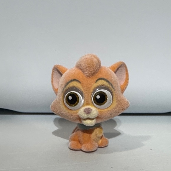Disney Doorables | Oliver & Company | Series 10 - Picture 1 of 1